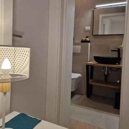 Luxury Moobl - Free Parking Apartmán *