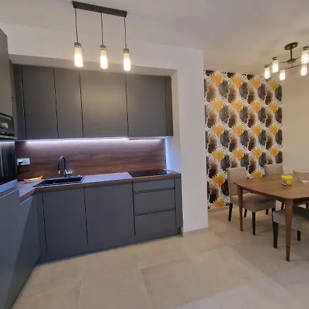 Luxury Moobl - Free Parking Apartmán