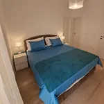 Luxury Moobl - Free Parking Apartman