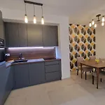 Luxury Moobl - Free Parking Apartman