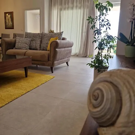 Luxury Moobl - Free Parking Apartman *